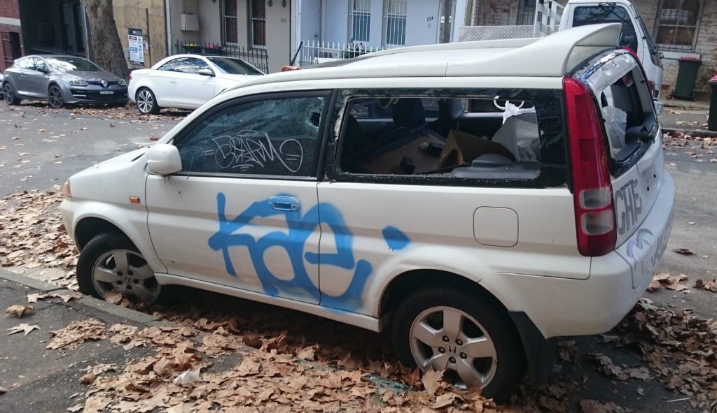 Coche vadalizado